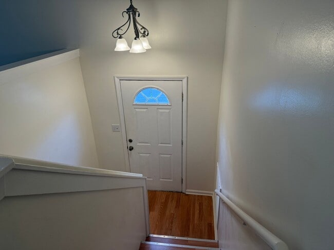 Building Photo - Enjoy Panoramic Holston River Views from T...