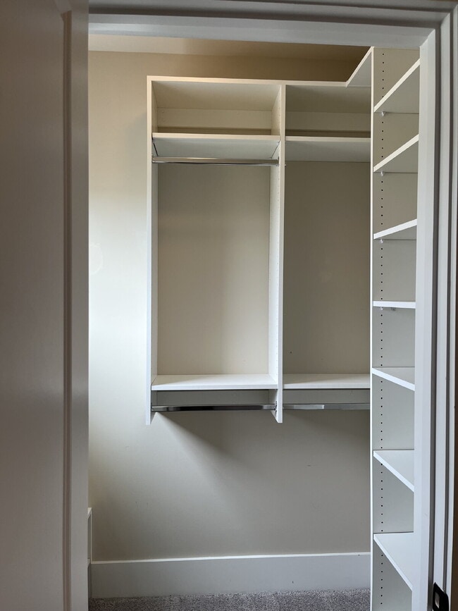 Building Photo - 1712 Biscayne Dr