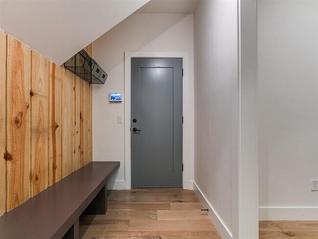 Building Photo - 2117 Aminas Wy