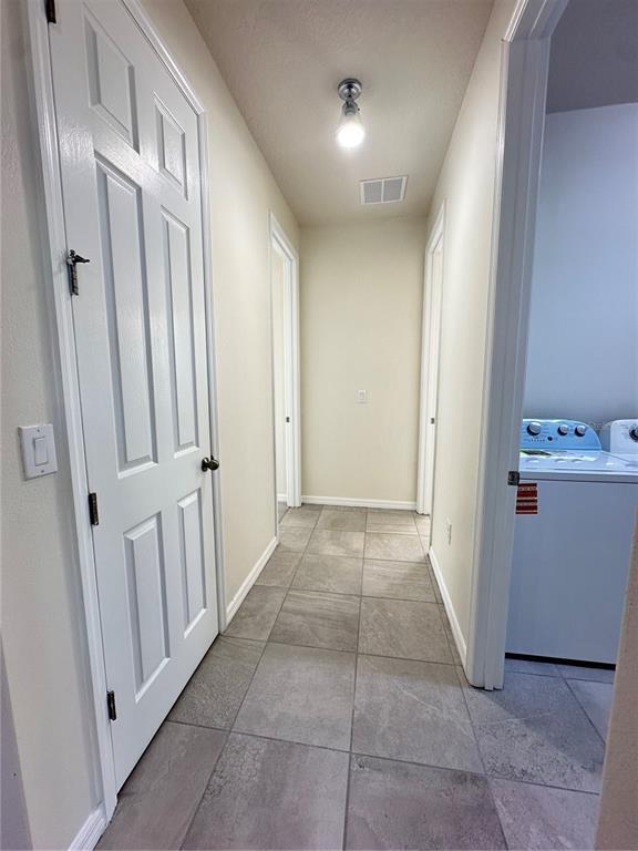 Building Photo - 2516 Annacella Ave