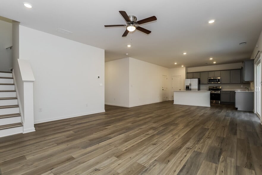 Building Photo - 209 Paisley Wy