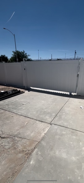 Building Photo - 210 W Monroe Ave