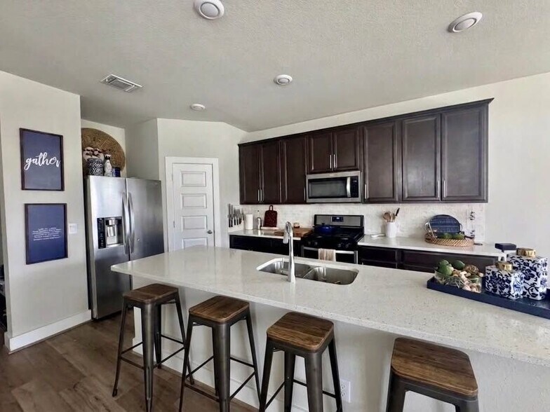 Building Photo - 7507 Travertine Spring Dr