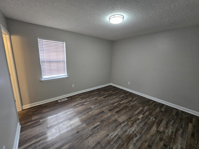 Building Photo - 301 N Broad St