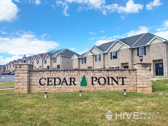 Building Photo - Modern 3BR Townhouse with Private Backyard...