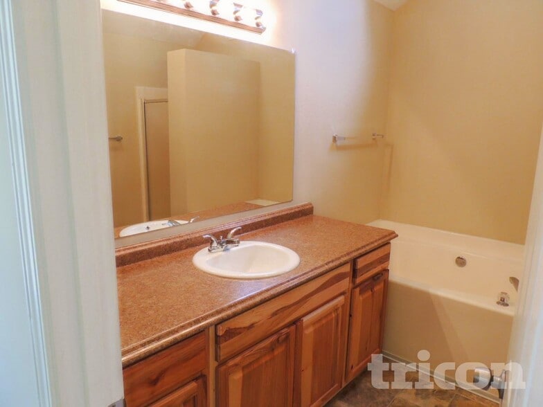 Building Photo - 1002 Mark Trail