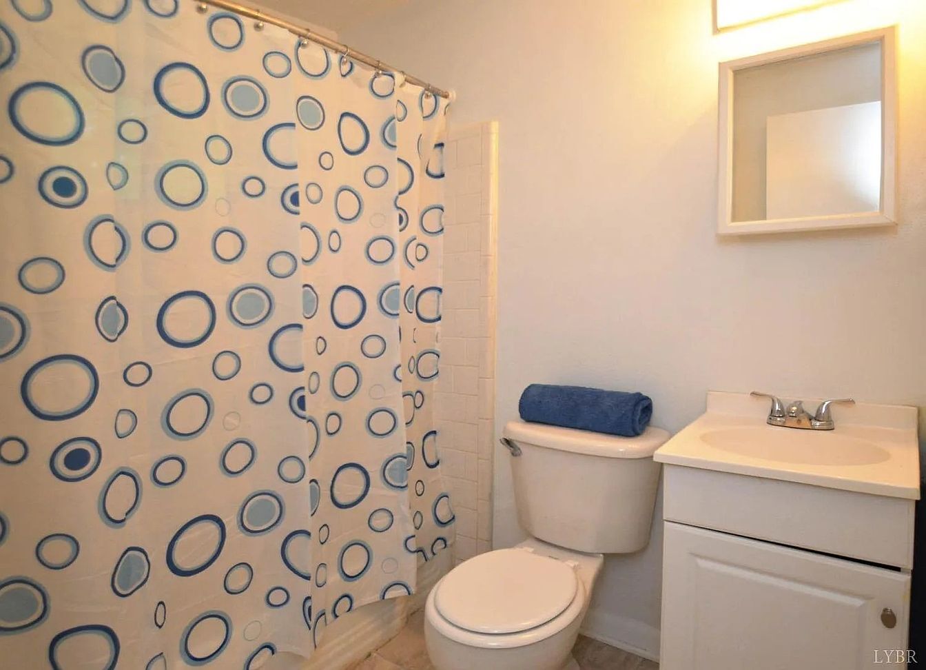 Bathroom 2 - 4204 Tremont St