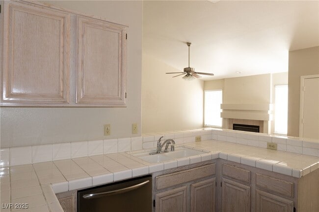 Building Photo - 4709 Victoria Beach Way
