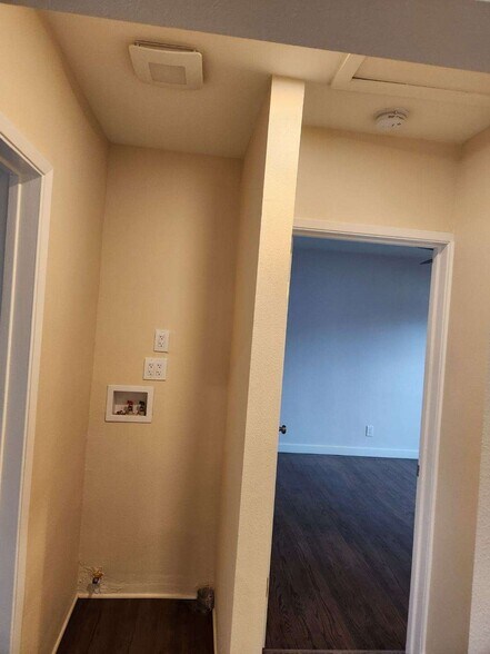 Building Photo - 914 N Olive St