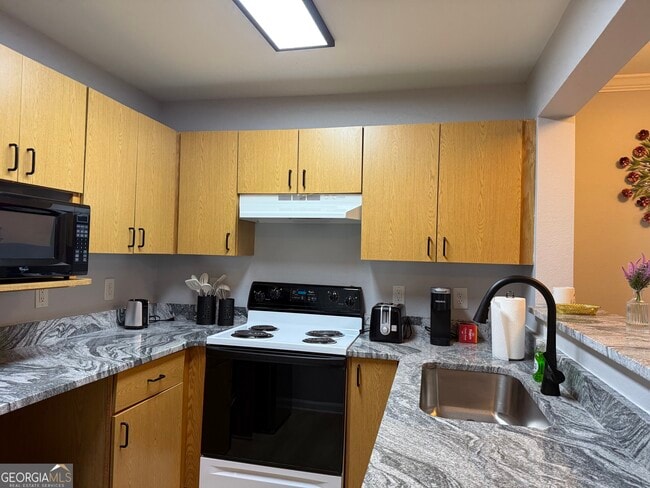 Building Photo - 211 North Ave