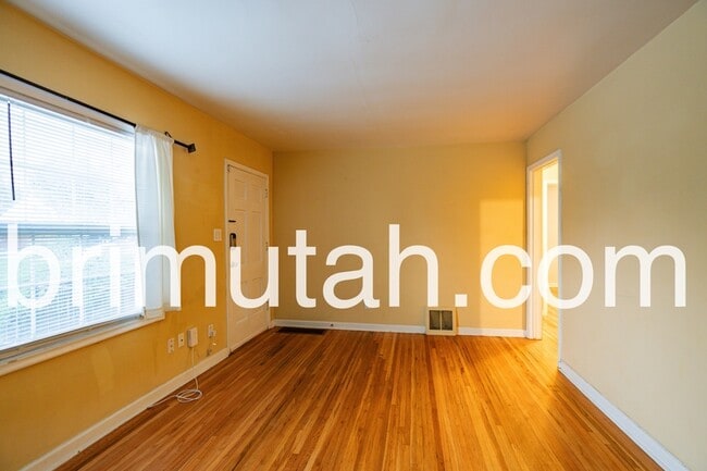 Building Photo - 1266 Parkway Ave