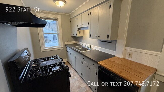 Building Photo - 922 State Street