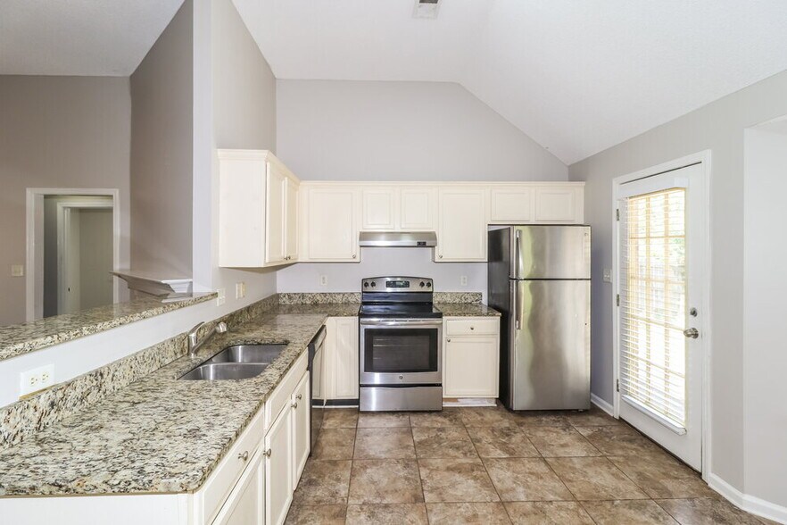 Building Photo - 7096 Lagrange Hill Dr