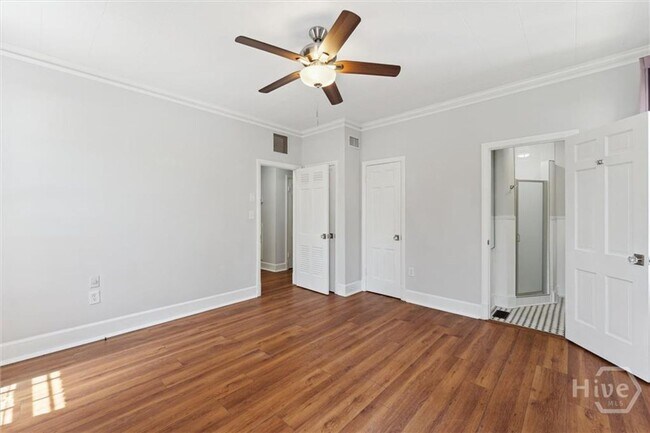 Building Photo - 206 E 46th St