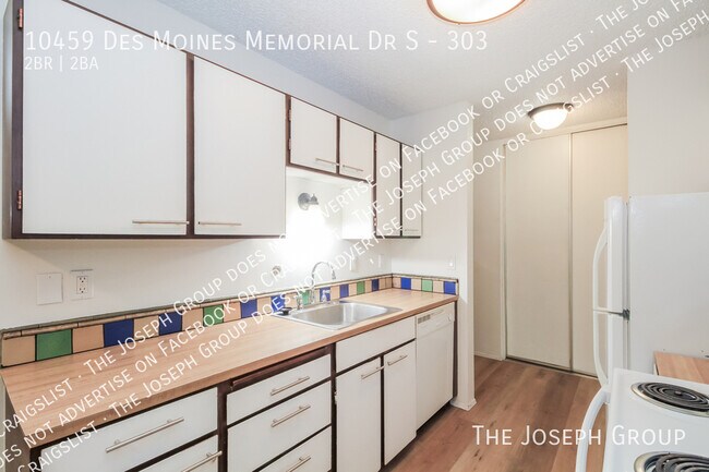 Building Photo - 10459 Des Moines Memorial Dr S