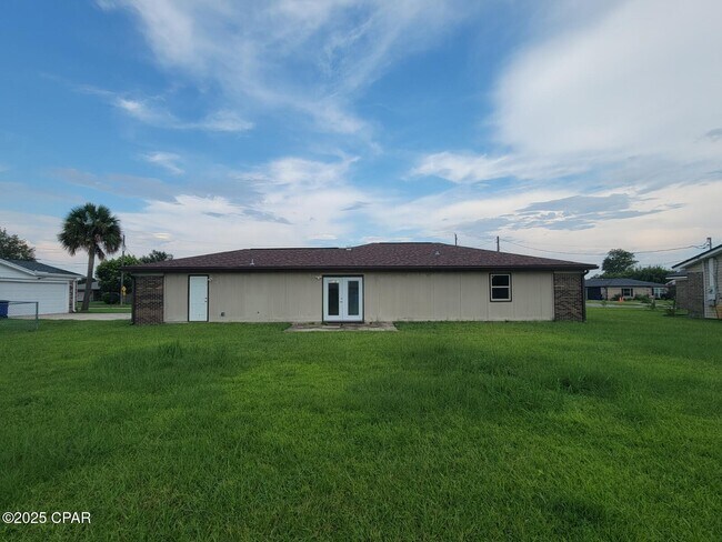Building Photo - 3136 Lawton Ct
