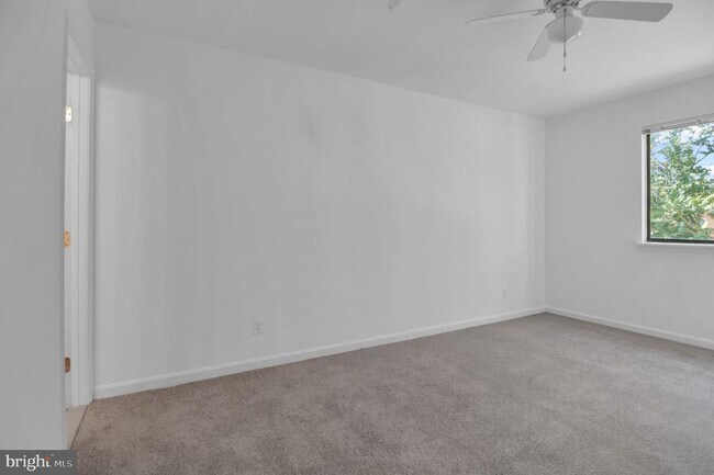 Building Photo - 9021 Sandalwood Dr