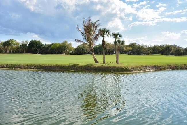 Building Photo - 1020 SW Balmoral Trce