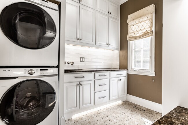 Building Photo - 4898 Waterstone Way