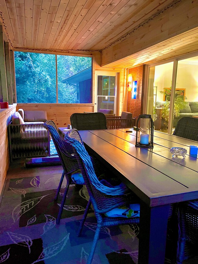 Building Photo - 5200 Skyline Dr