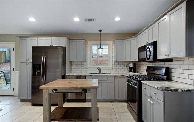Building Photo - 1825 Hickory Creek Ct NW