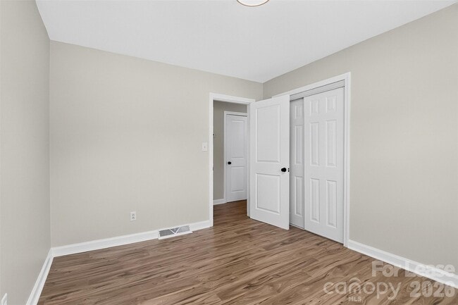 Building Photo - 6901 Ridge Ln Rd