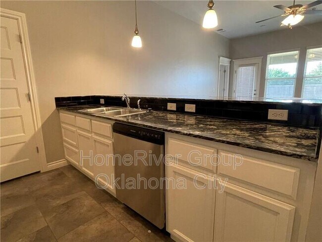 Building Photo - 1017 Merlin Dr