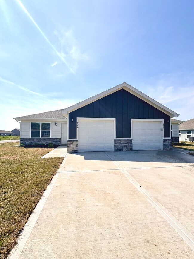 Building Photo - 643 Fall Meadow Ln