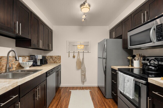 Building Photo - 215 9th St