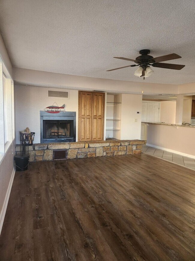 Building Photo - Pier West Condo