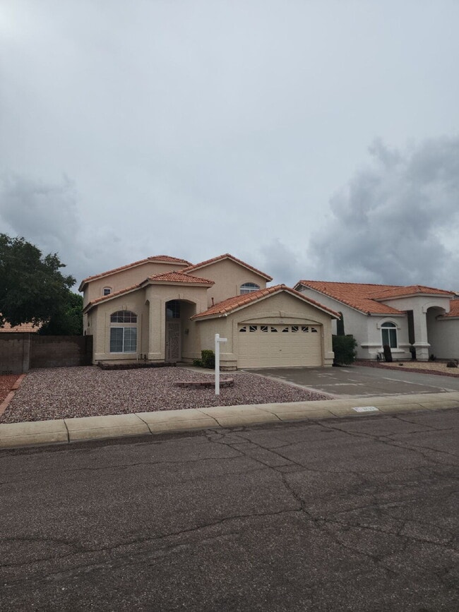 Building Photo - "Spacious 4-Bedroom Glendale Gem with Granite Elegance - 2018 Sq Ft of Comfort!"