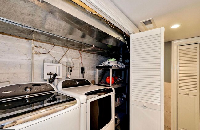 Building Photo - SPACIOUS 3 BED BROWNSTONE with PARKING, YARD and 2 DECKS!