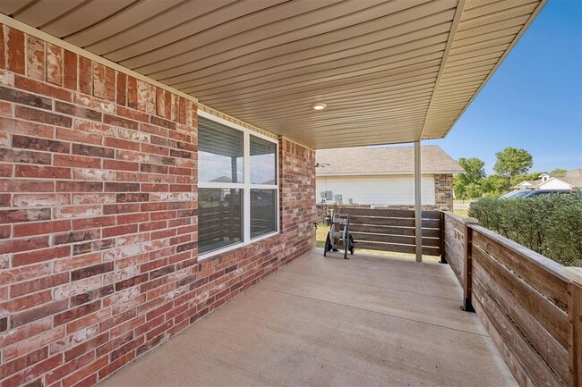 Building Photo - 933 S Blackjack Ln