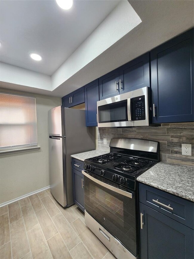 Building Photo - 2107 Old W Pl