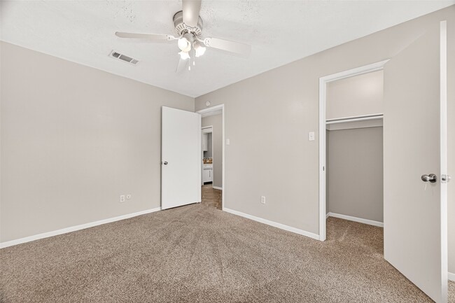 Building Photo - 21318 Park Brook Dr