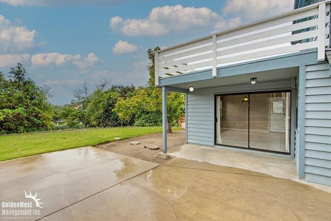 Building Photo - Spacious and Inviting 4Bdm 3Ba Home Nestled in the Scenic Hills of Fallbrook!