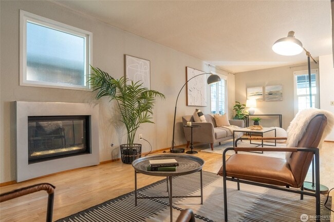 Building Photo - 2bd/1.5ba Seattle House