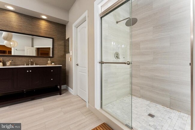 Building Photo - 1445 Mayhurst Blvd