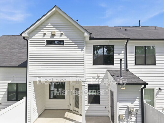 Building Photo - 739 Putney Hl Rd