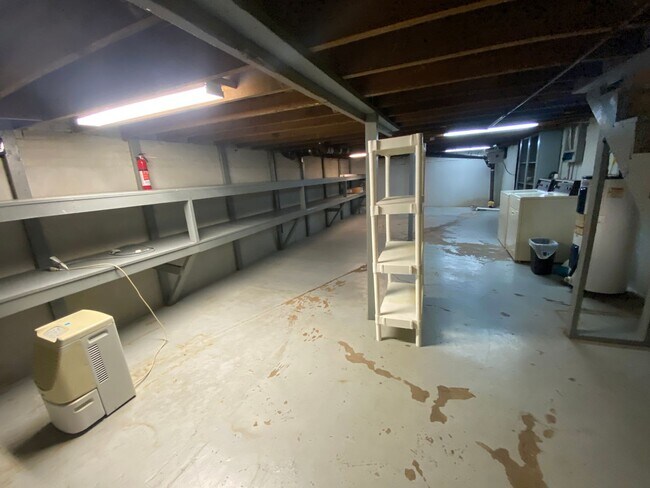 Building Photo - 1100 W Monroe Ave