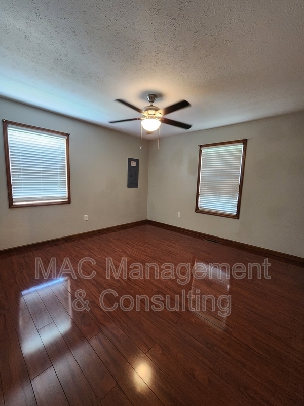 Building Photo - 1606 Brookdale Ave