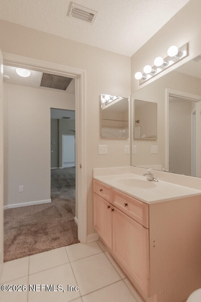 Building Photo - 684 Sid Dr