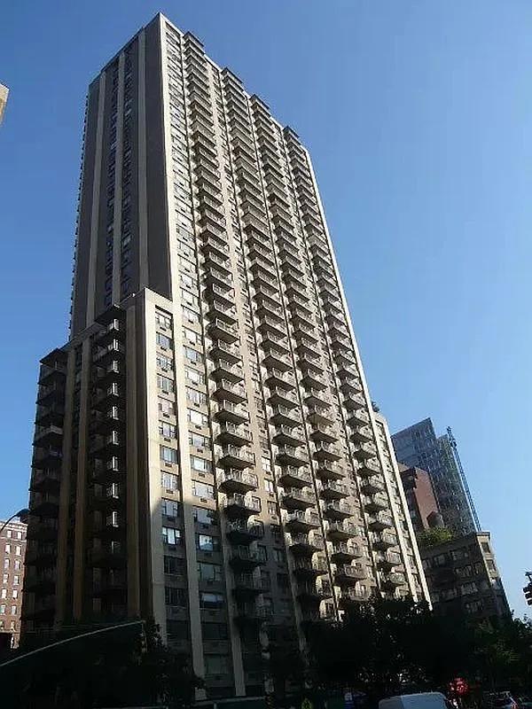 Building Photo - 201 W 70th St