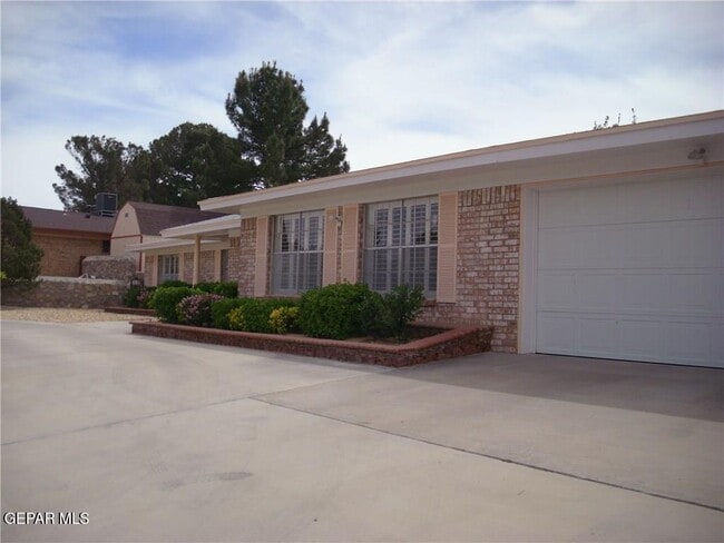 Building Photo - 3610 Buxton Dr