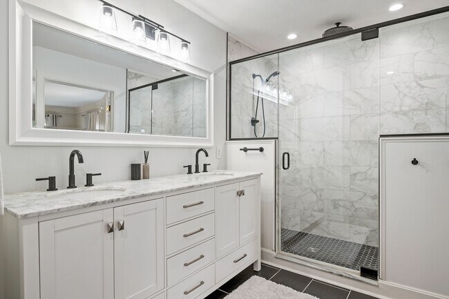 Building Photo - Charming St. Matthews Ranch