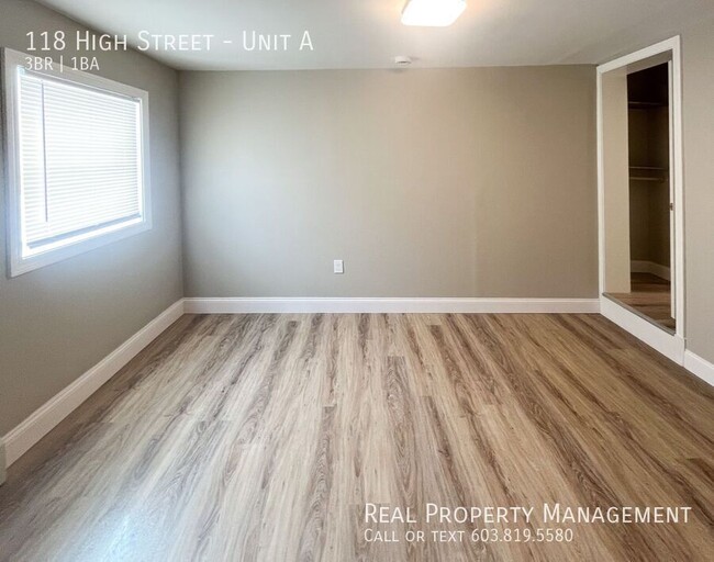 Building Photo - 1st Floor- 3 BR/1 BA- Newly Renovated Apar...