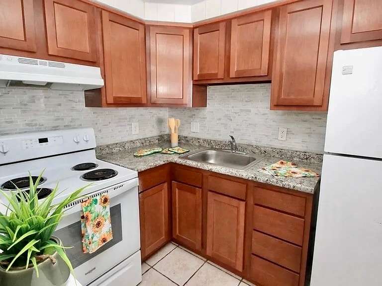 Building Photo - Sandy Creek