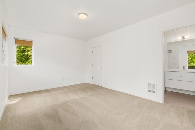 Building Photo - 2301 23rd Ave W