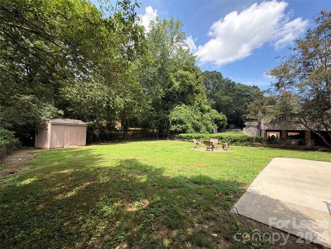 Building Photo - 1427 Churchill Dr