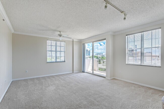 Building Photo - 616 Clearwater Park Rd